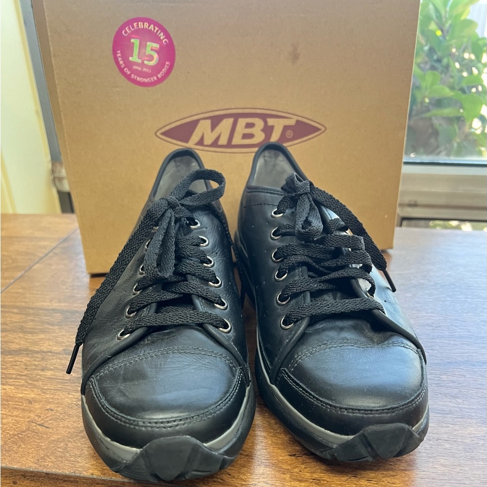 Like NEW MBT Women's Nafasi Black Leather Toning Walking Shoes US sz. 9-9.5 - Picture 4 of 12